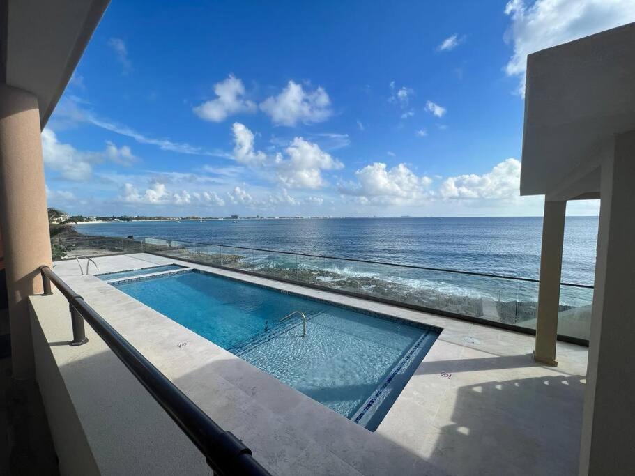 Luxury Ocean Front Seadreams 2 With 7 Mile Beach Views West Bay Luaran gambar