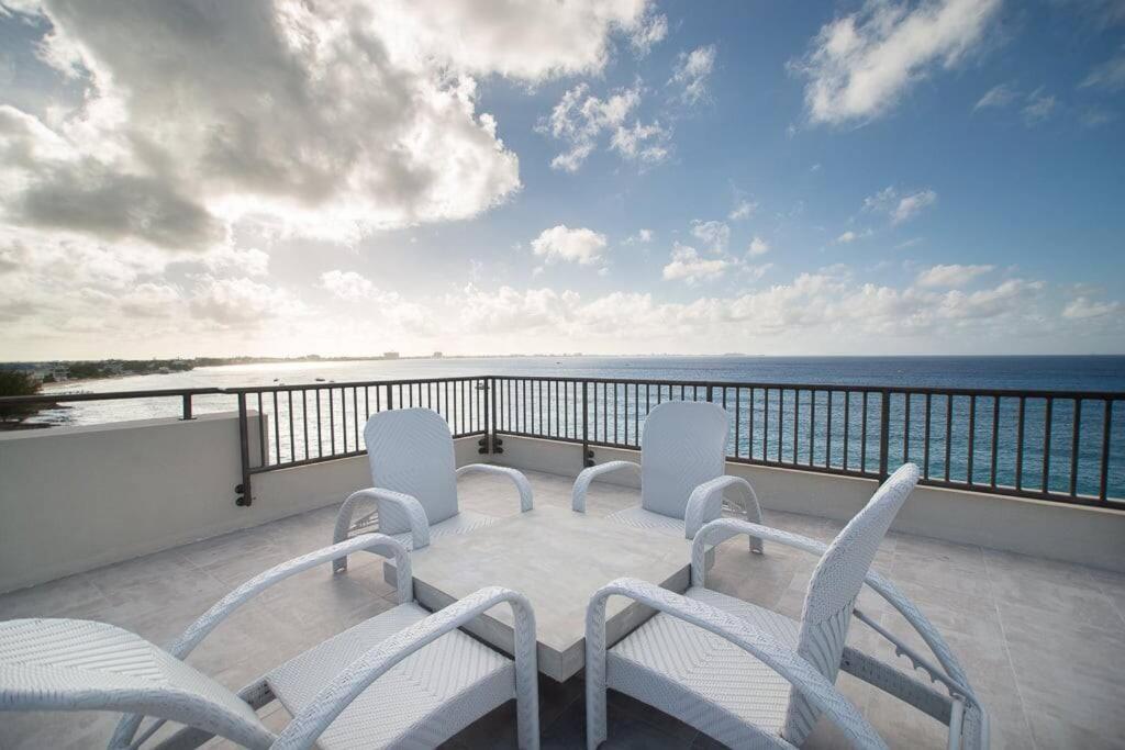 Luxury Ocean Front Seadreams 2 With 7 Mile Beach Views West Bay Luaran gambar