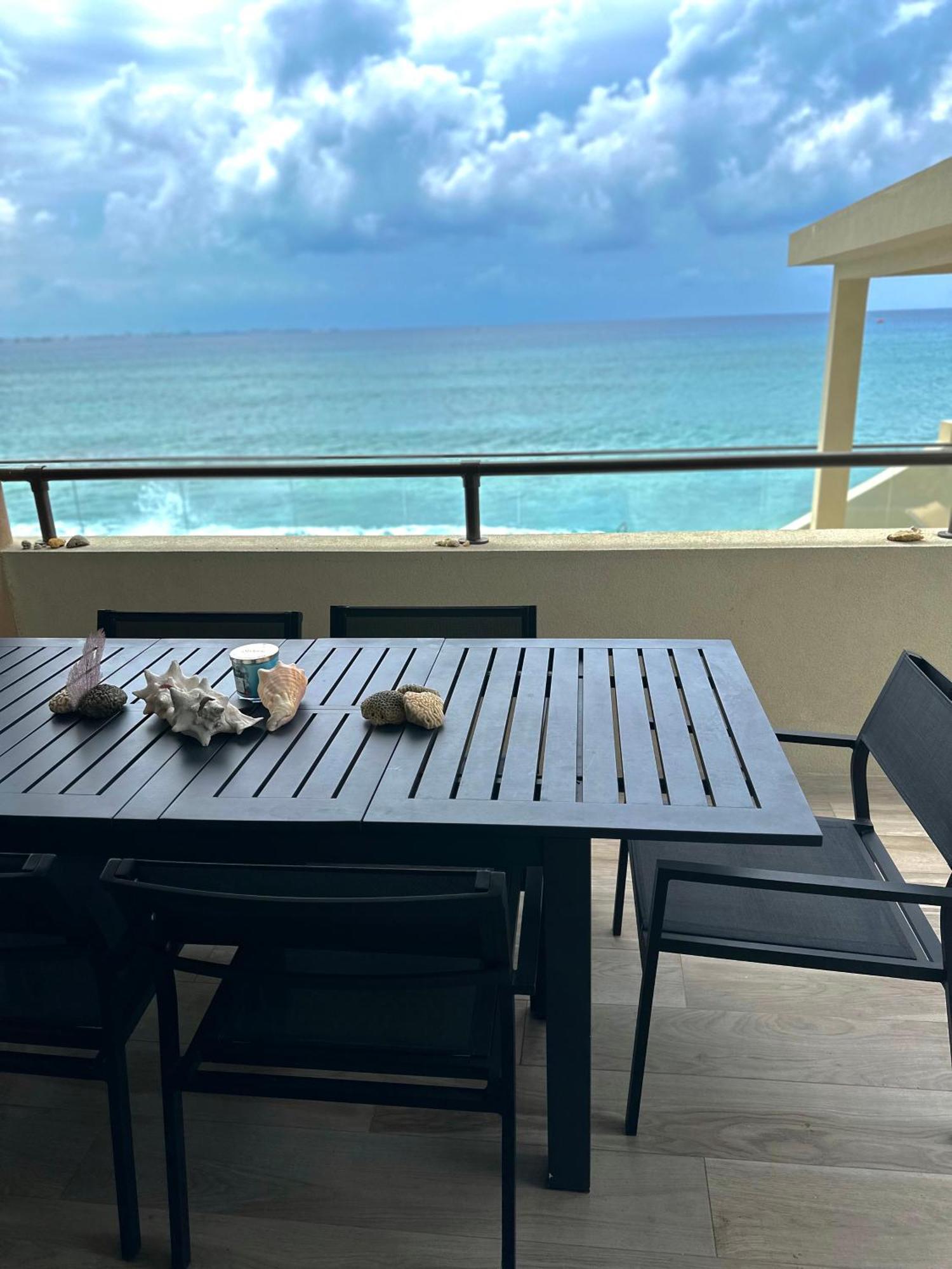 Luxury Ocean Front Seadreams 2 With 7 Mile Beach Views West Bay Luaran gambar