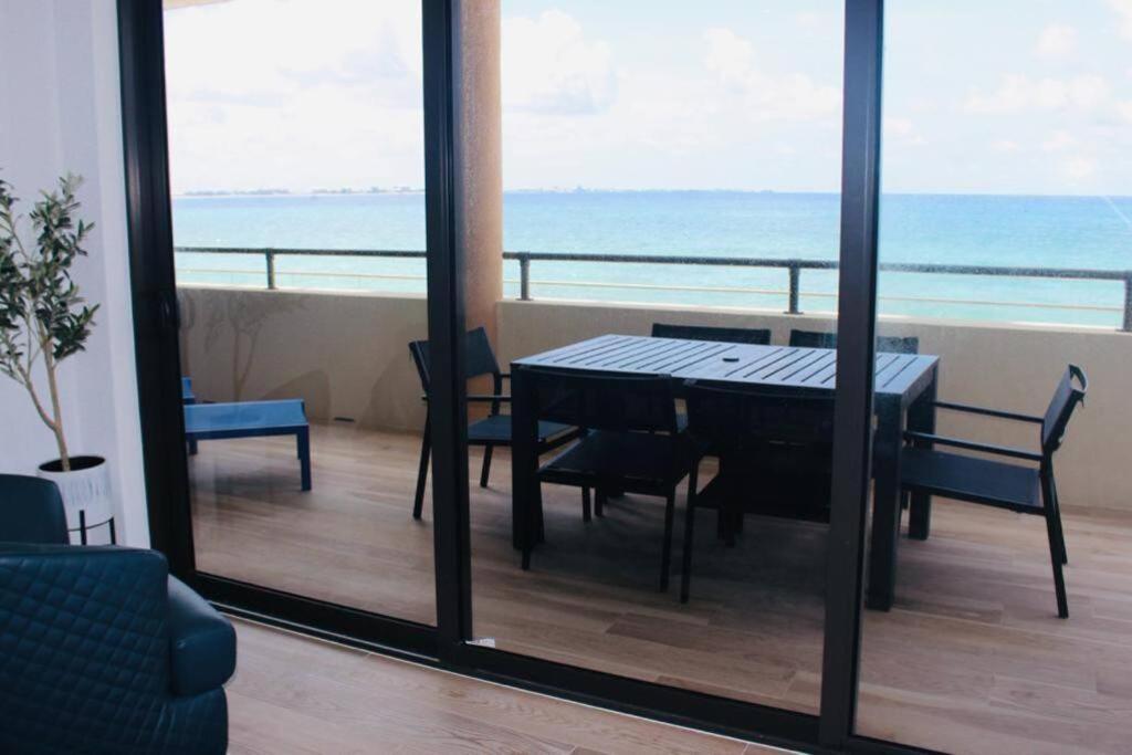 Luxury Ocean Front Seadreams 2 With 7 Mile Beach Views West Bay Luaran gambar