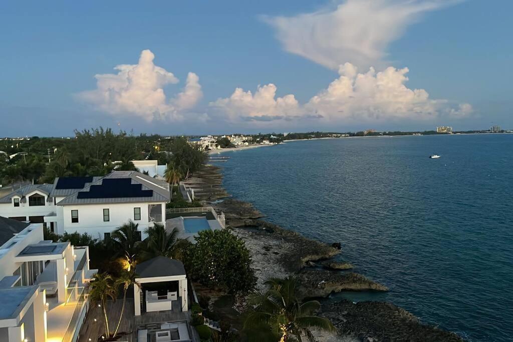 Luxury Ocean Front Seadreams 2 With 7 Mile Beach Views West Bay Luaran gambar